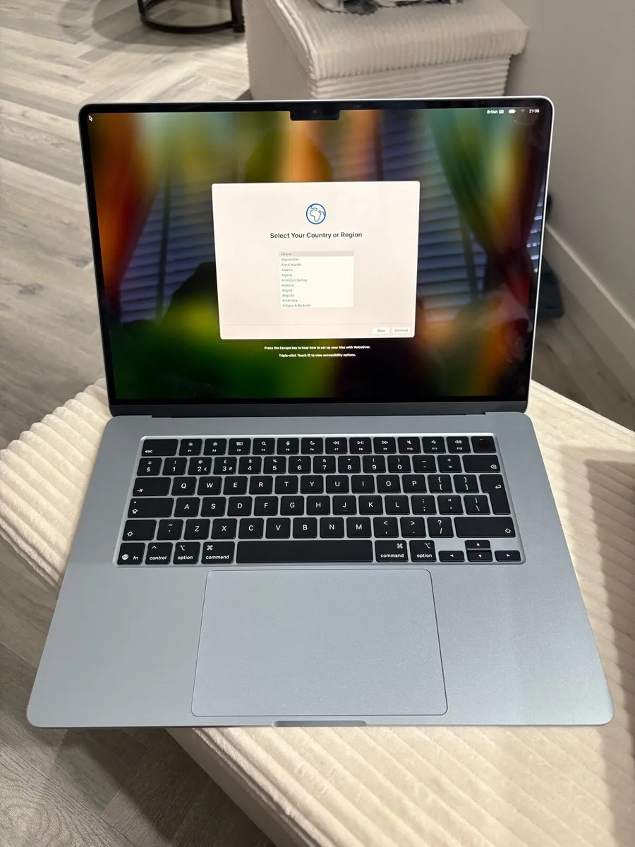 Mac book - Image 1