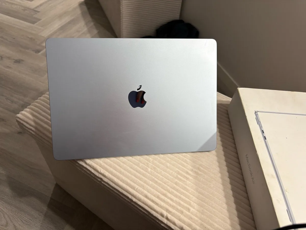 Mac book - Image 2