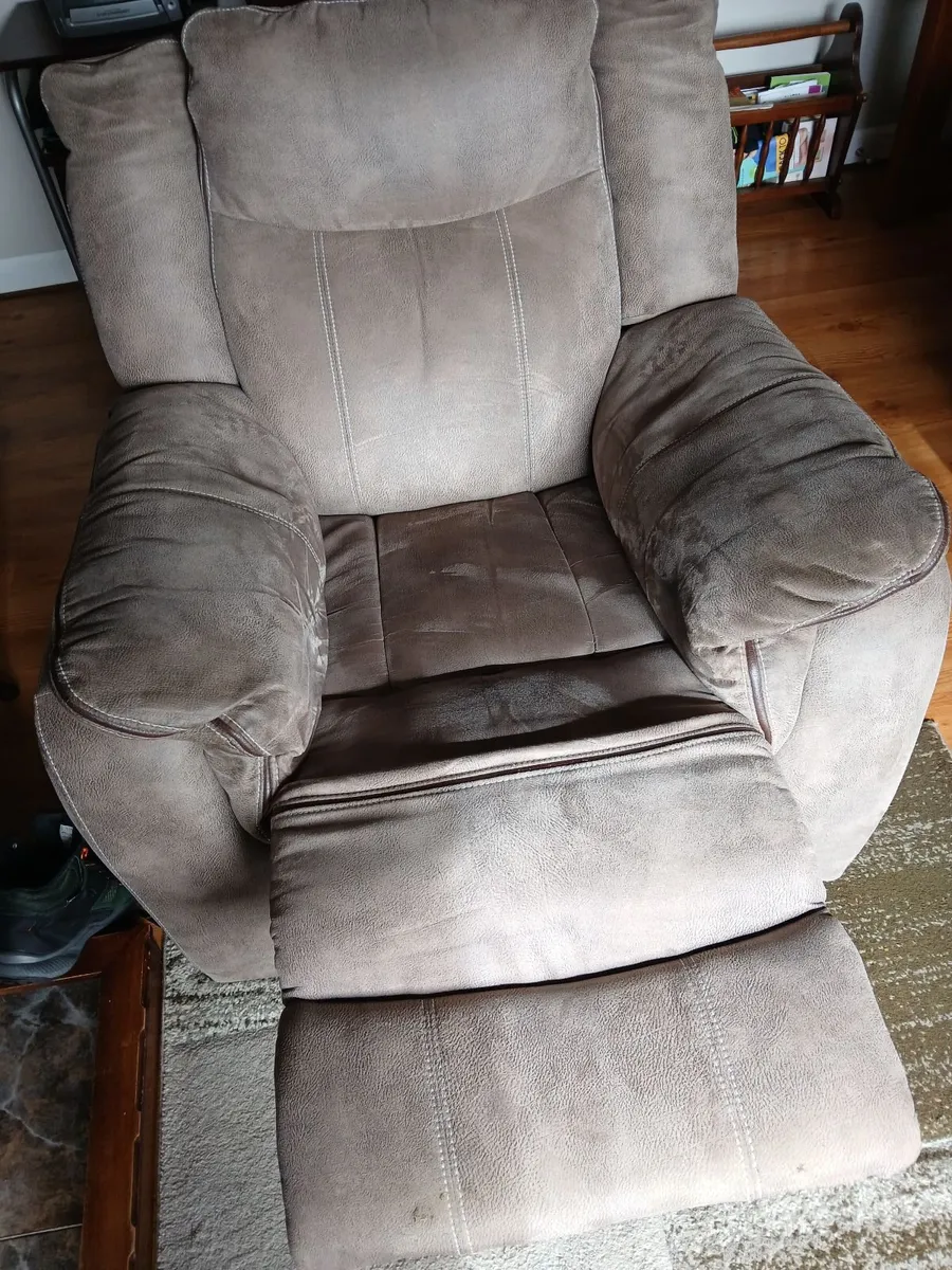 3 piece suite, 2 seater & 2 Armchairs. - Image 2