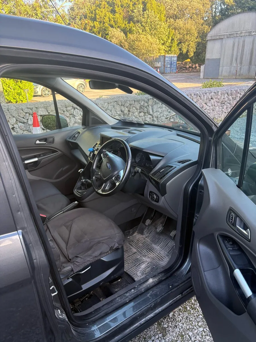 232 Ford Transit Connect 1.5 TDCI High Spec - Image 4