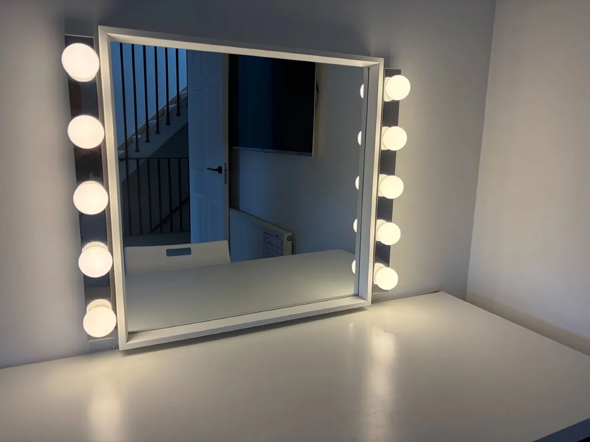 Pair of Vanity / Wall Strip Lights -Bulbs Included - Image 4
