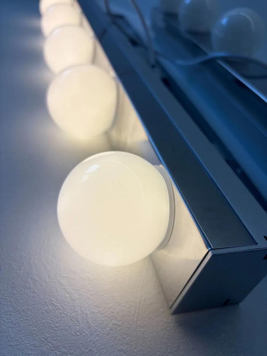 Pair of Vanity / Wall Strip Lights -Bulbs Included - Image 3