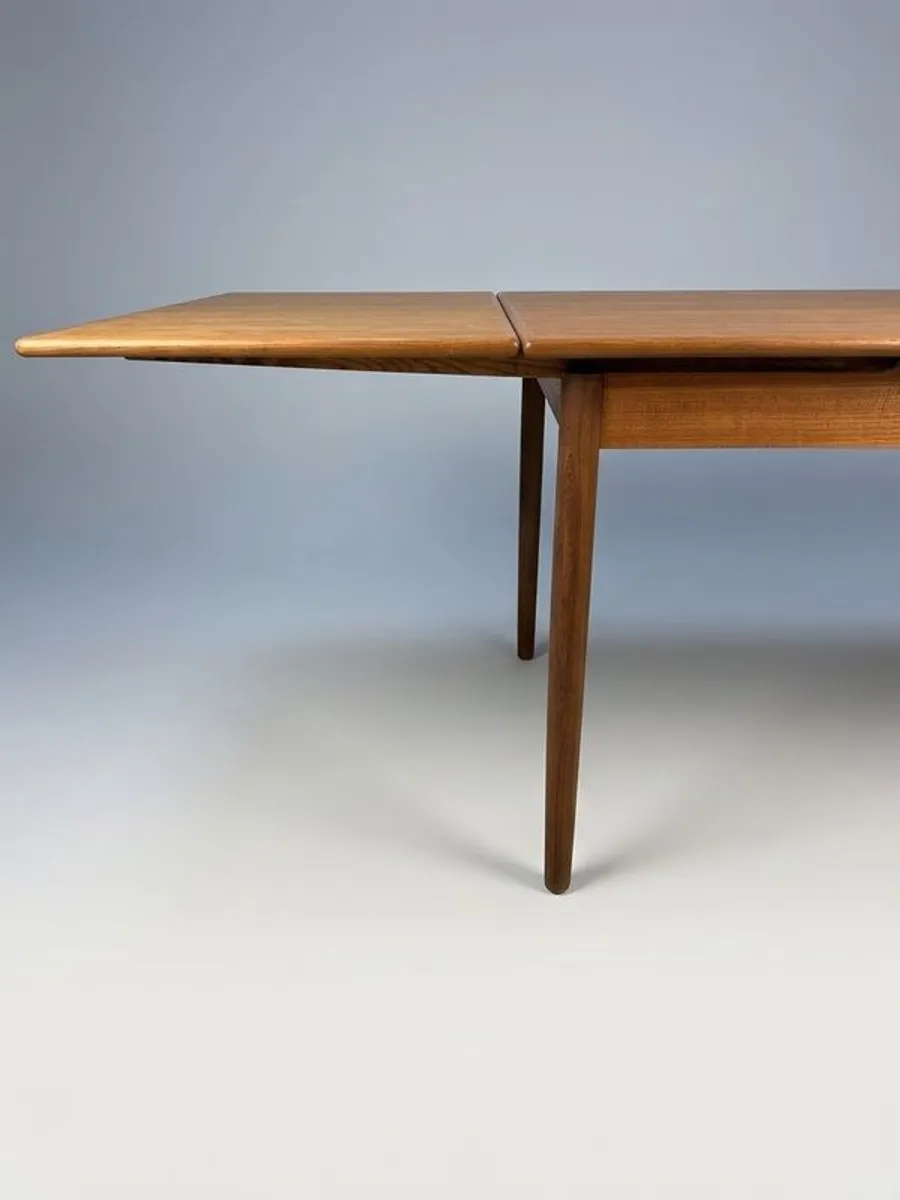 Elegant Mid-Century Danish Teak Extending Dining Table - Image 3