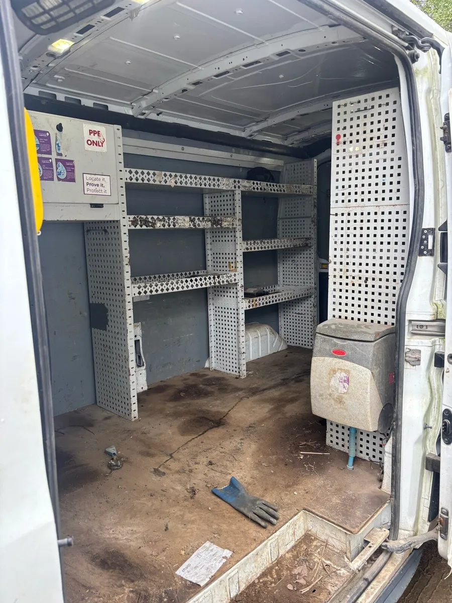 Transit van - Image 4