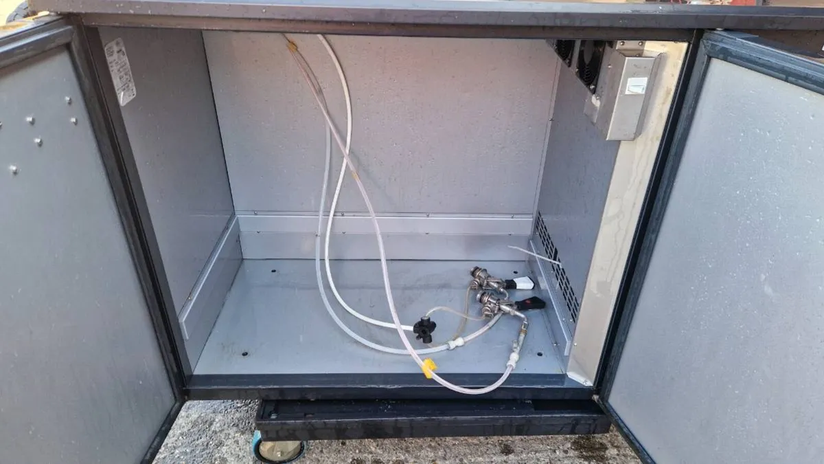 Outdoor Bar with 2 Taps and fittings - Image 3