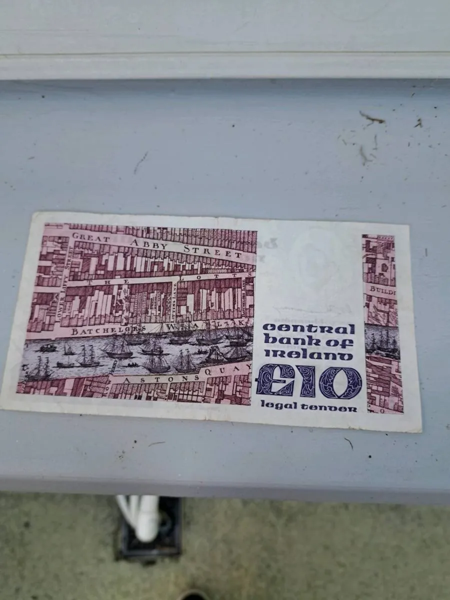 Old £10 pound noat - Image 1