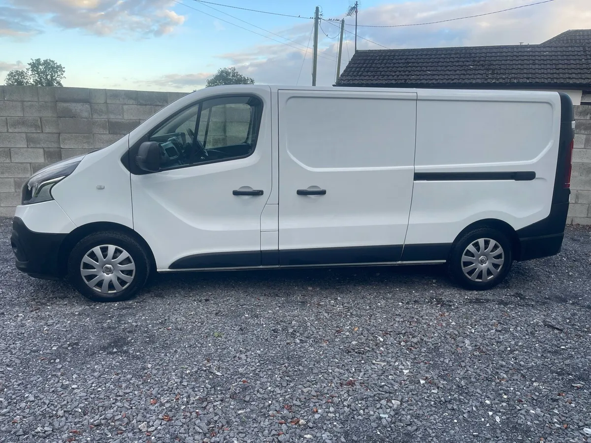 2021 Renault Trafic - Image 2