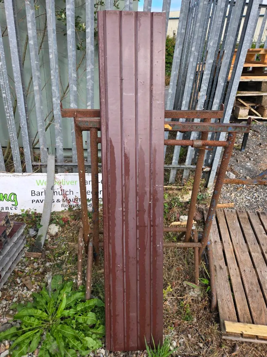 Second hand brown pvc fencing - Image 1