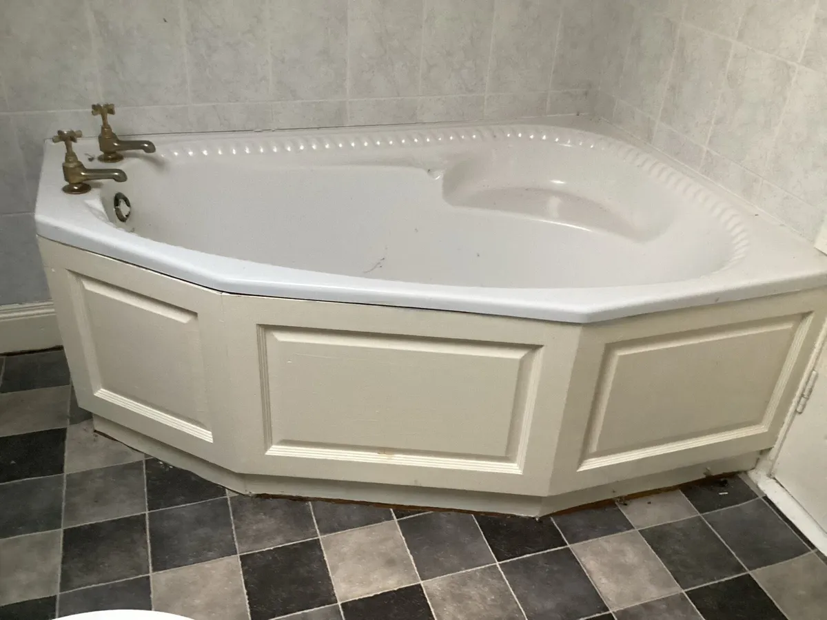 Shower and bath - Image 2