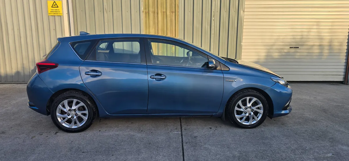 162 TOYOTA AURIS HYBRID - Image 4