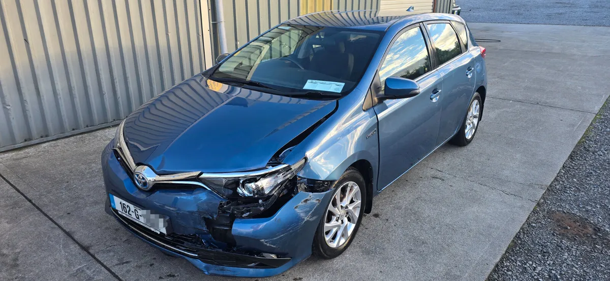 162 TOYOTA AURIS HYBRID - Image 1