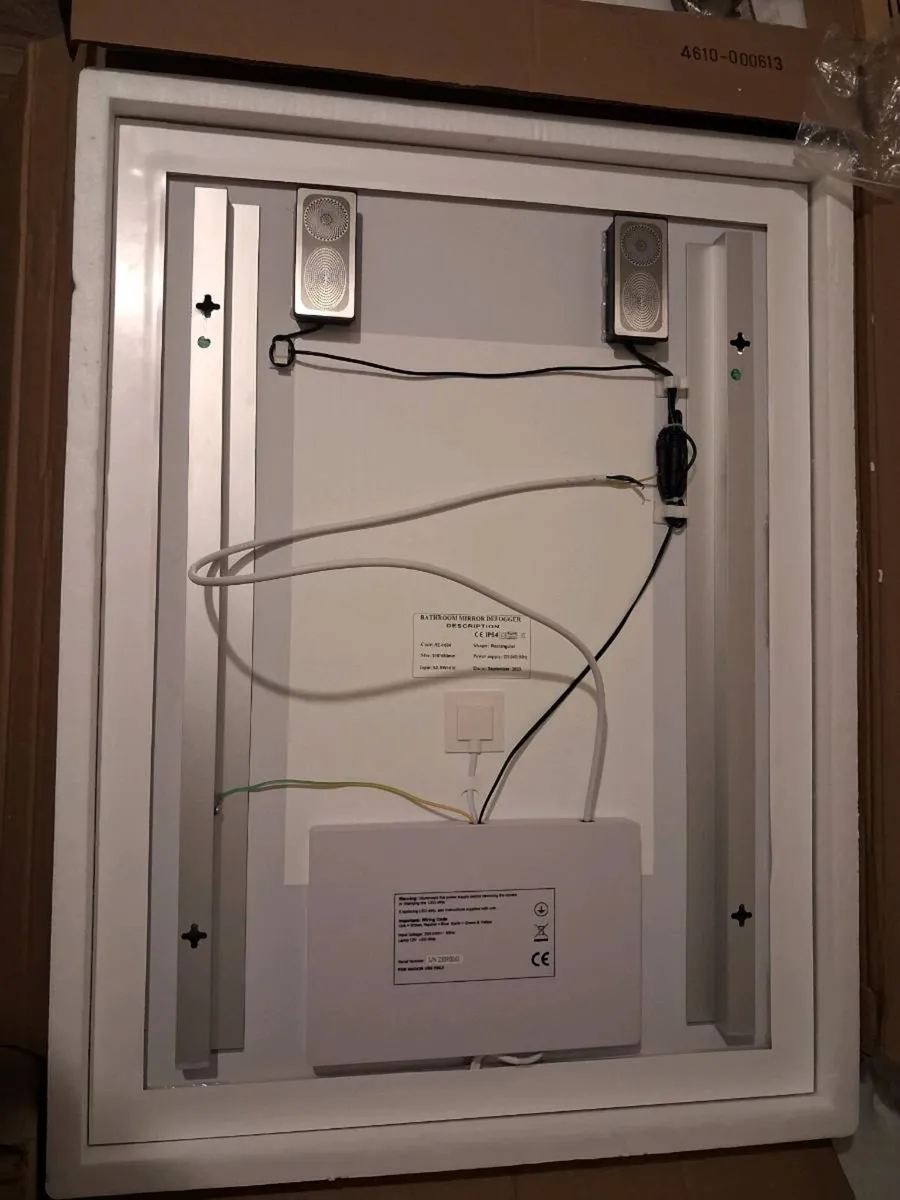 Niko Bathrooms VENICE Slimline LED Mirror - Image 2