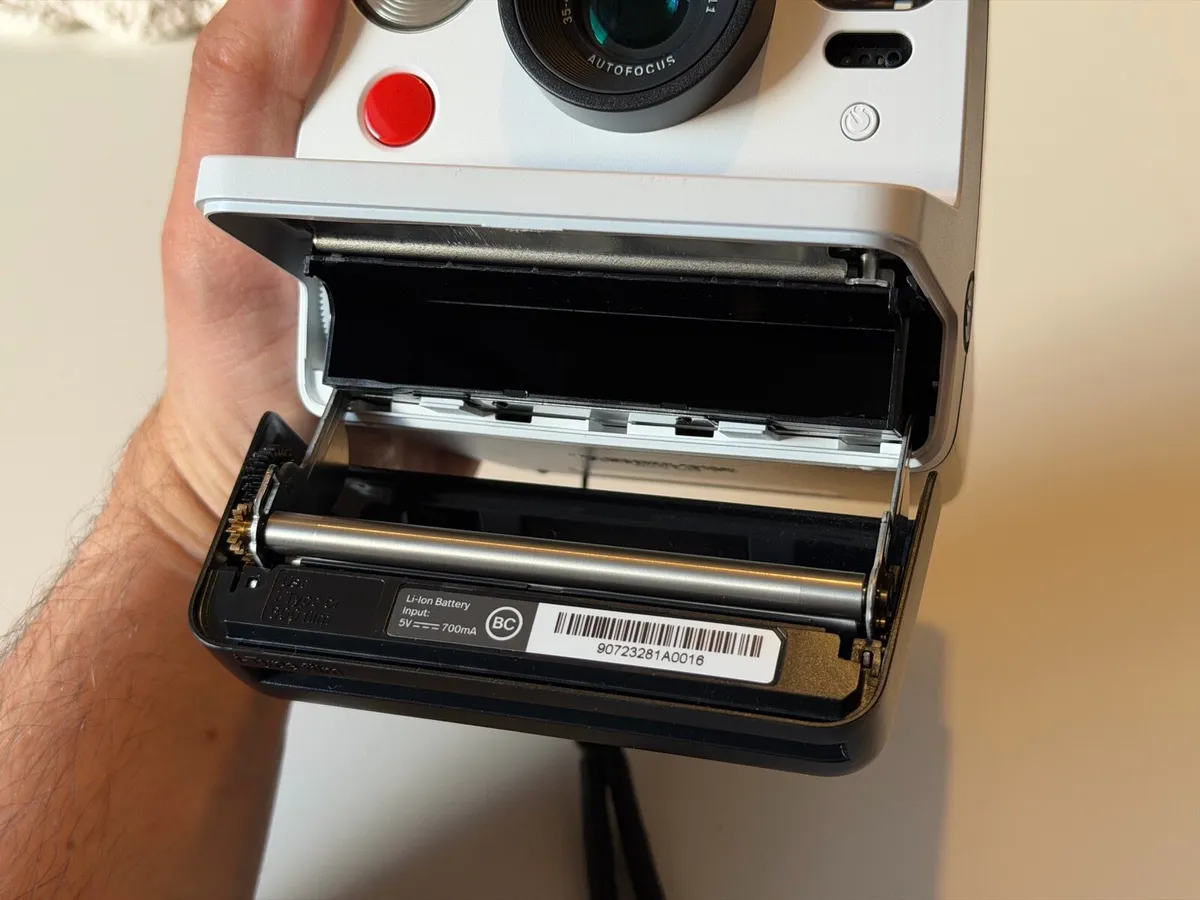 Polaroid Now - Black and White - Image 4