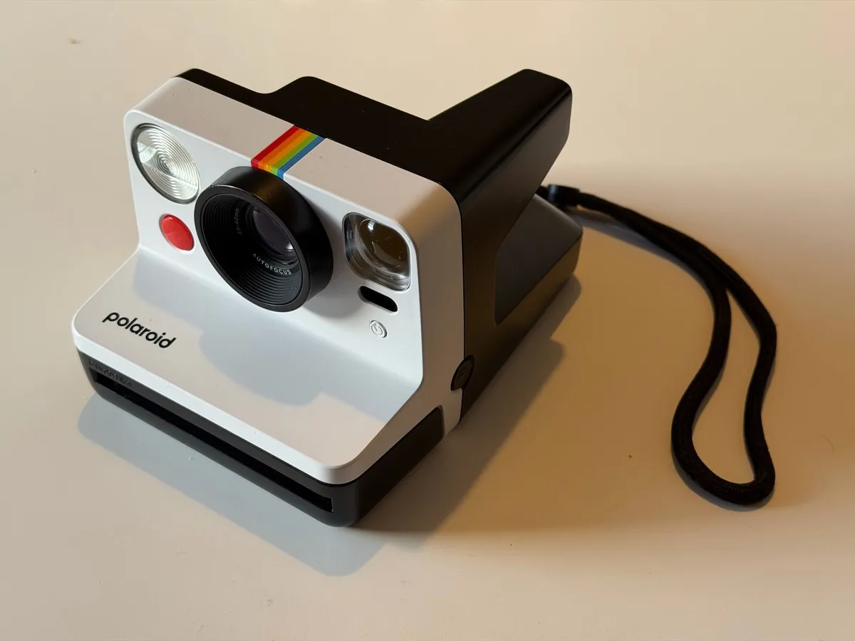 Polaroid Now - Black and White - Image 2