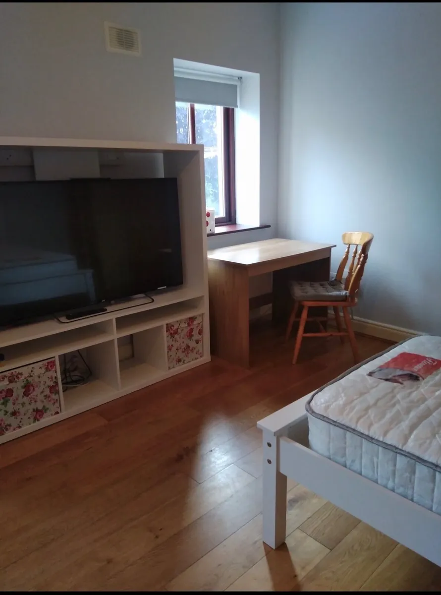 Room to rent - Image 2