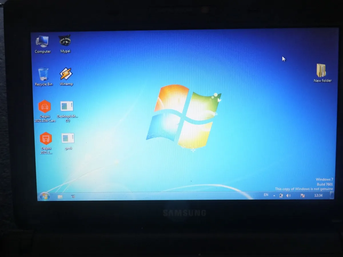 Samsung NP-150 mini laptop - Image 2