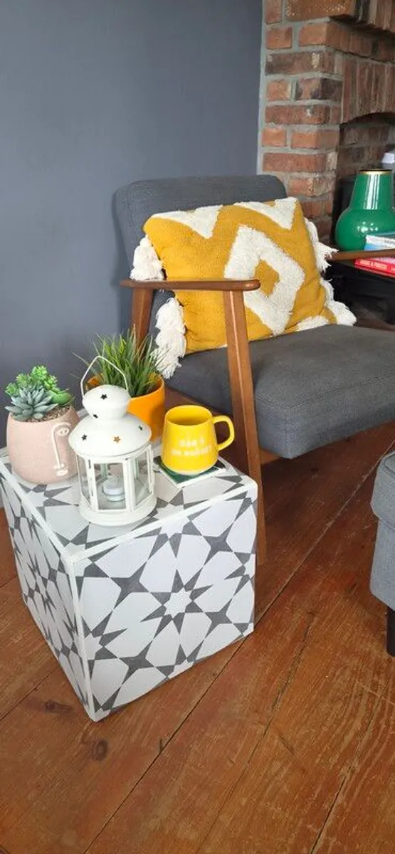 Bespoke one of a kind cubed tiled side table/plant stand - Image 1