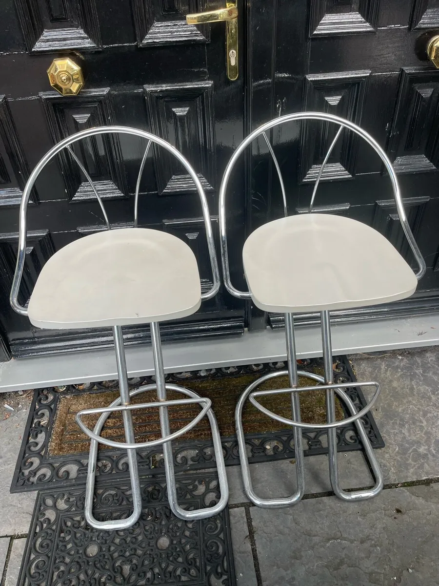 2 x Very Sturdy Kitchen Breakfast Bar Stools