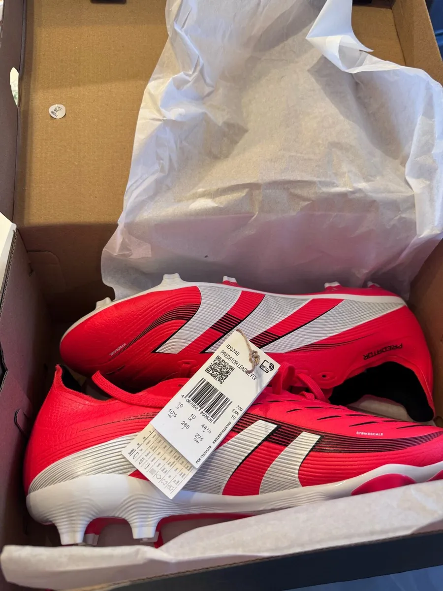 UK 10 - Predator Football Boots - Image 1