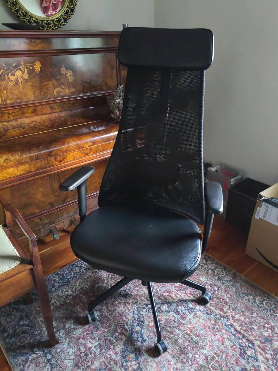 Selling beautiful new , Ergonomic office chair,100 - Image 2