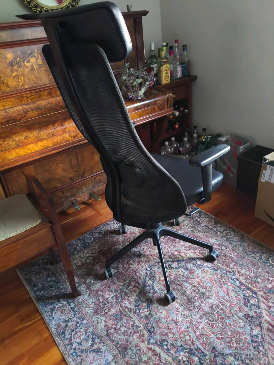 Selling beautiful new , Ergonomic office chair,100 - Image 4