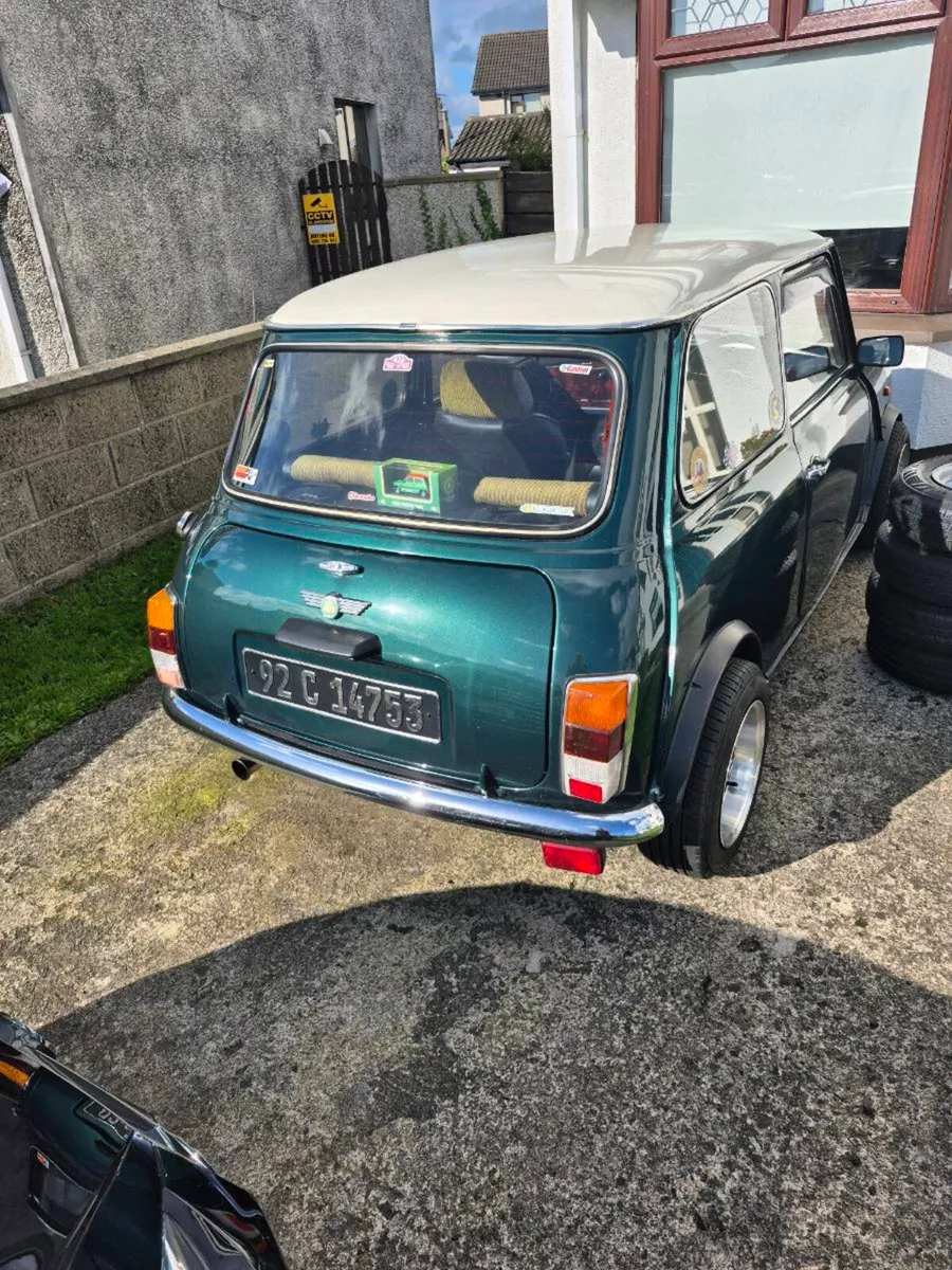 Car - Image 4