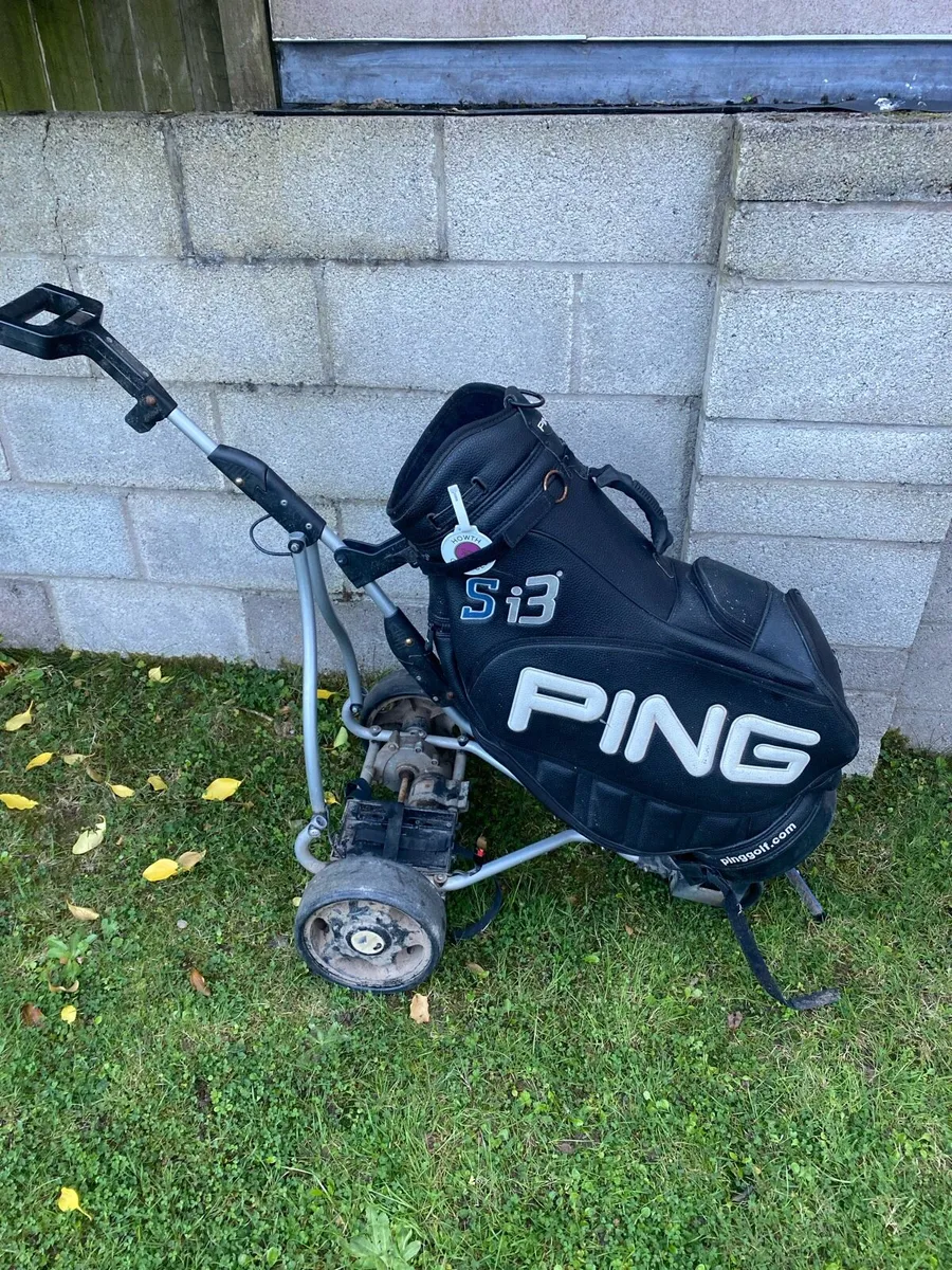 Golf bag and trolley - Image 2