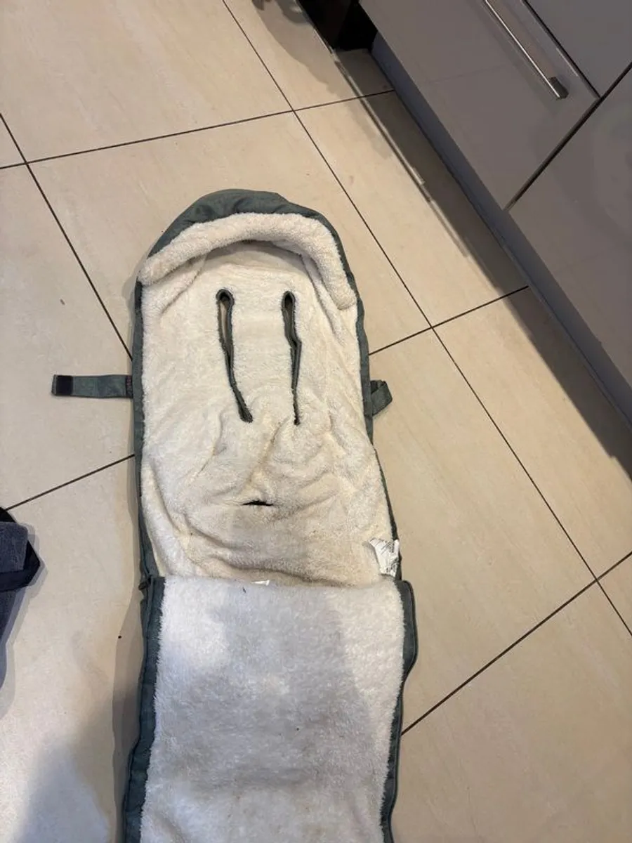Official UPPAbaby Winter Bundle. Cosy Ganoosh Footmuff & Matching Handlebar Hand Muff / Warmer. - Image 2