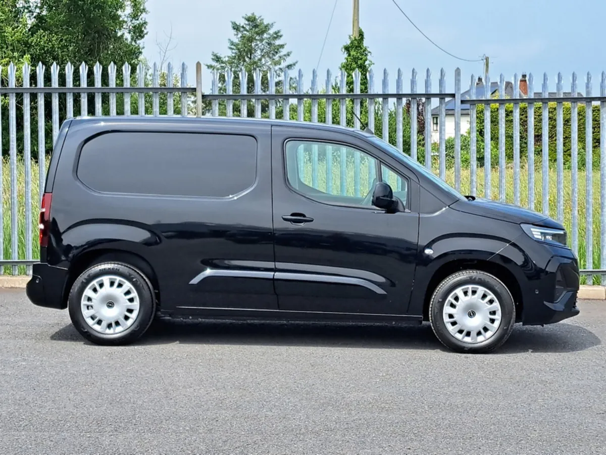 Opel Combo SPORTIVE 1.5TD 100BHP L1H1 **TOP SPEC*5 - Image 4