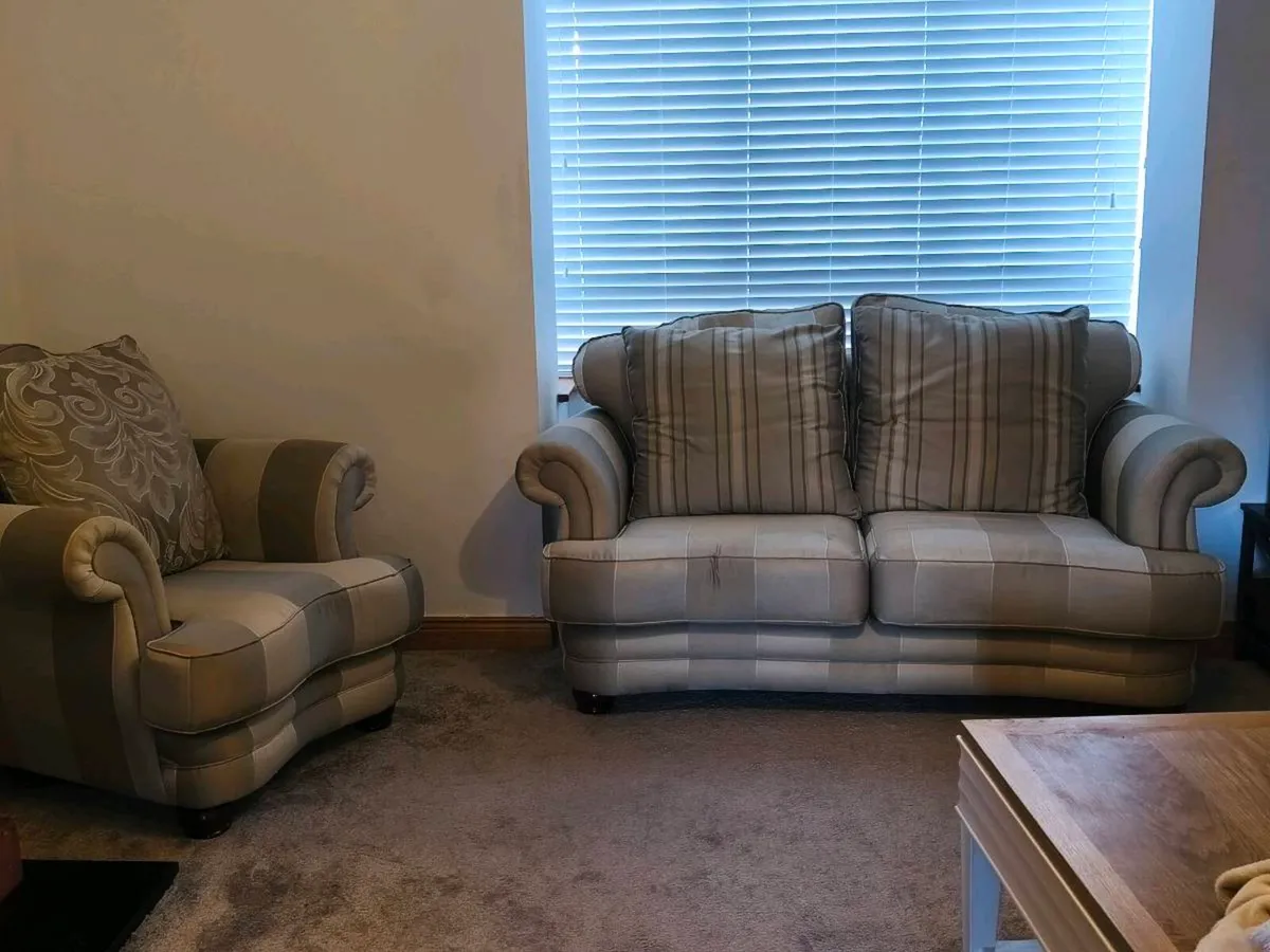 Large 3 Piece Suite – 3 Seater, 2 Seater & Armchai - Image 4