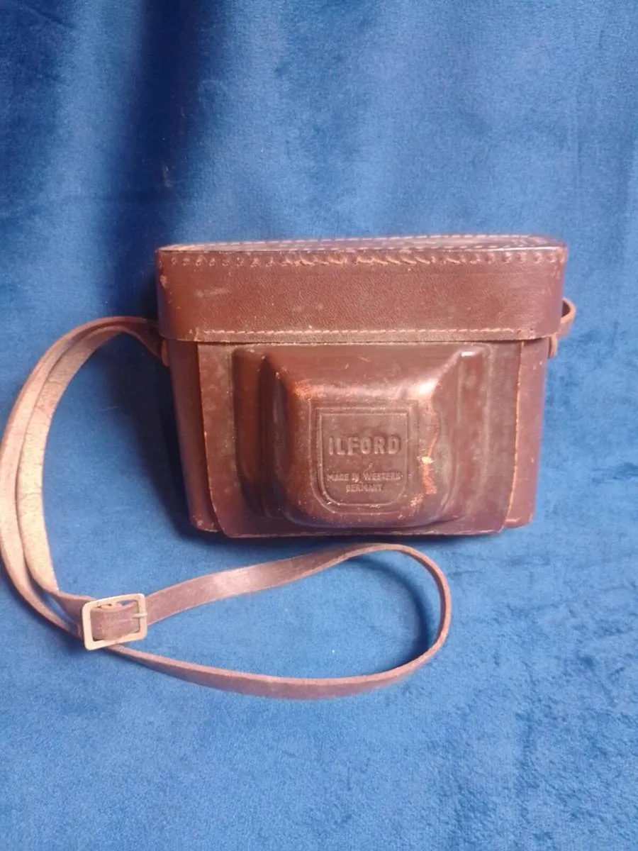 Vintage 1950s Ilford Sporti 120 Film Camera - Image 1