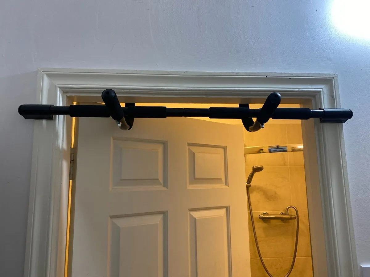 Pull Up Bar - Image 1