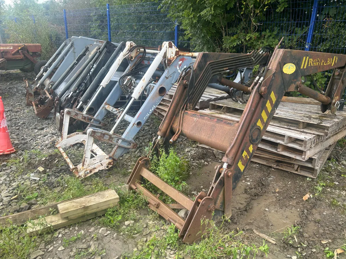 Selection of tractor front loaders - Image 2