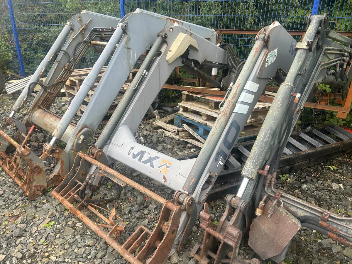 Selection of tractor front loaders - Image 4