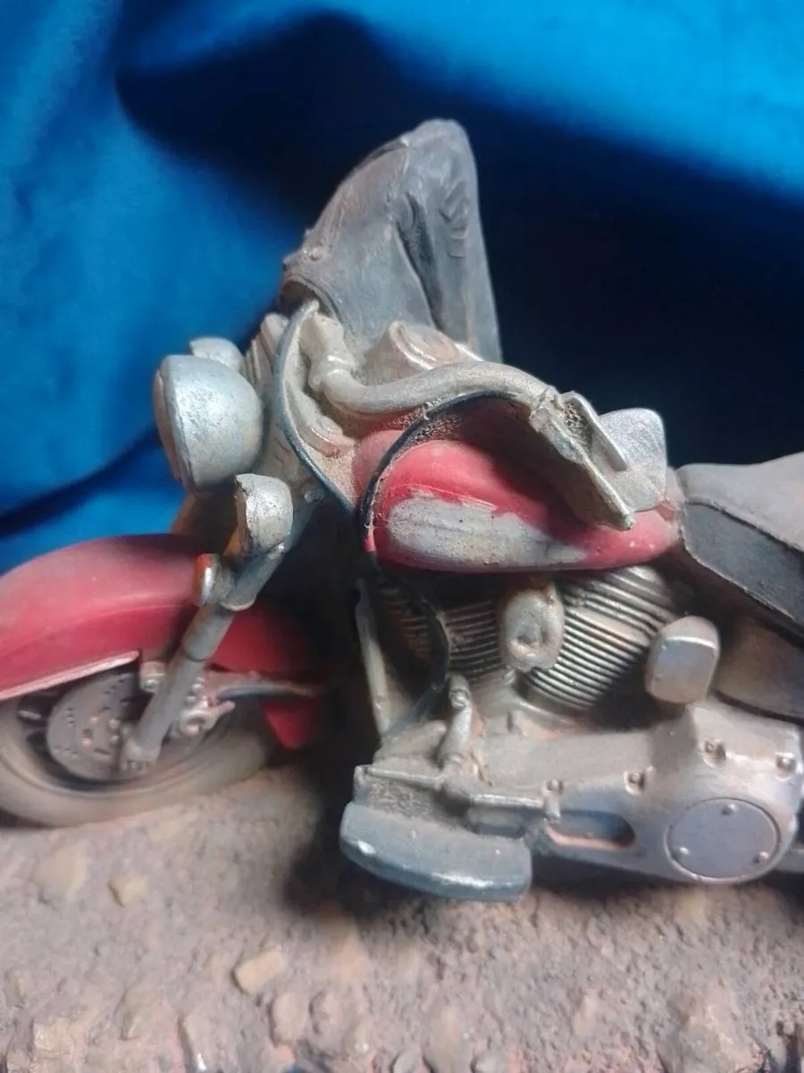 Vintage Motorcycle Figurine Model Keypoint - Image 3