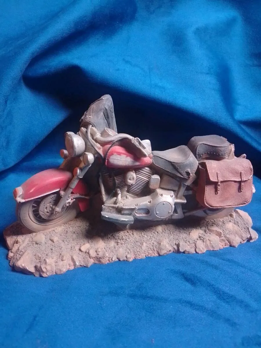 Vintage Motorcycle Figurine Model Keypoint - Image 1