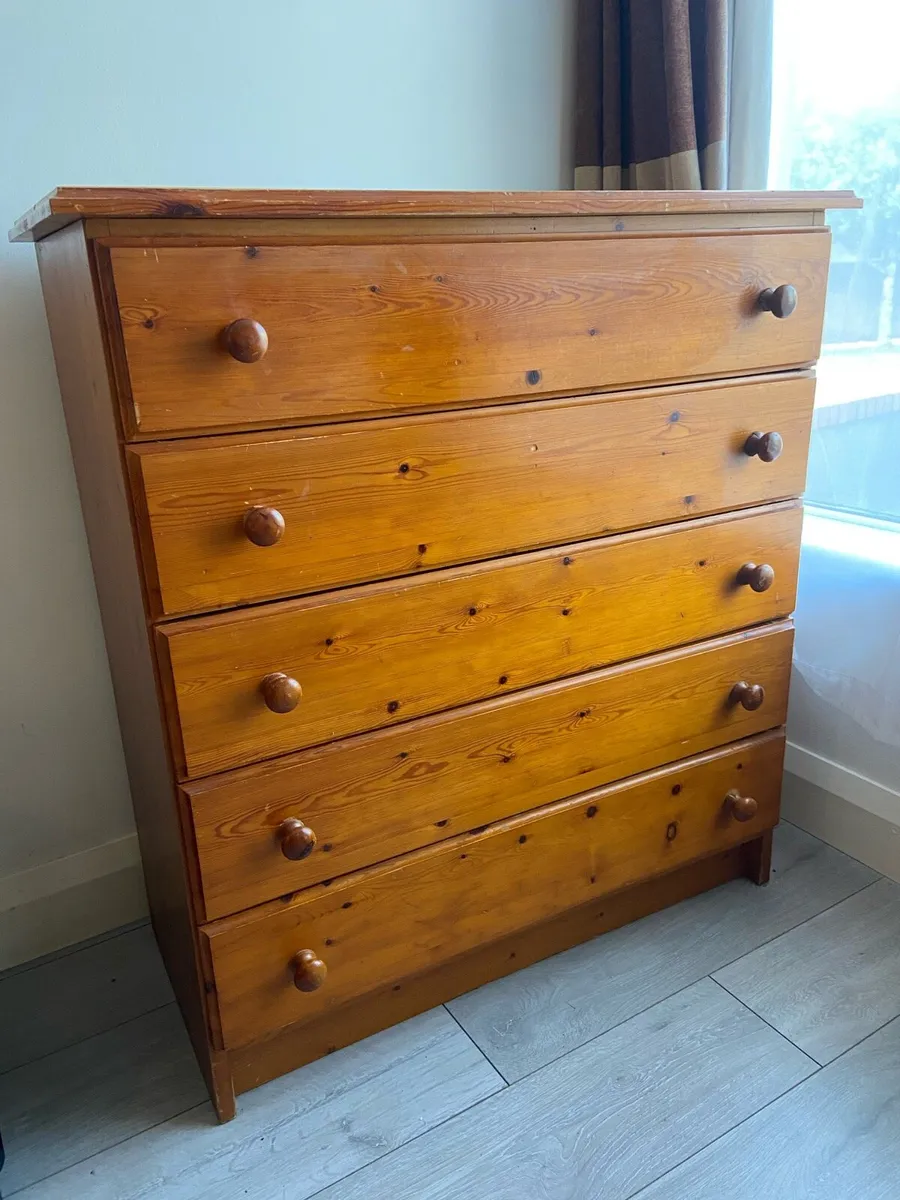 Chest of drawers