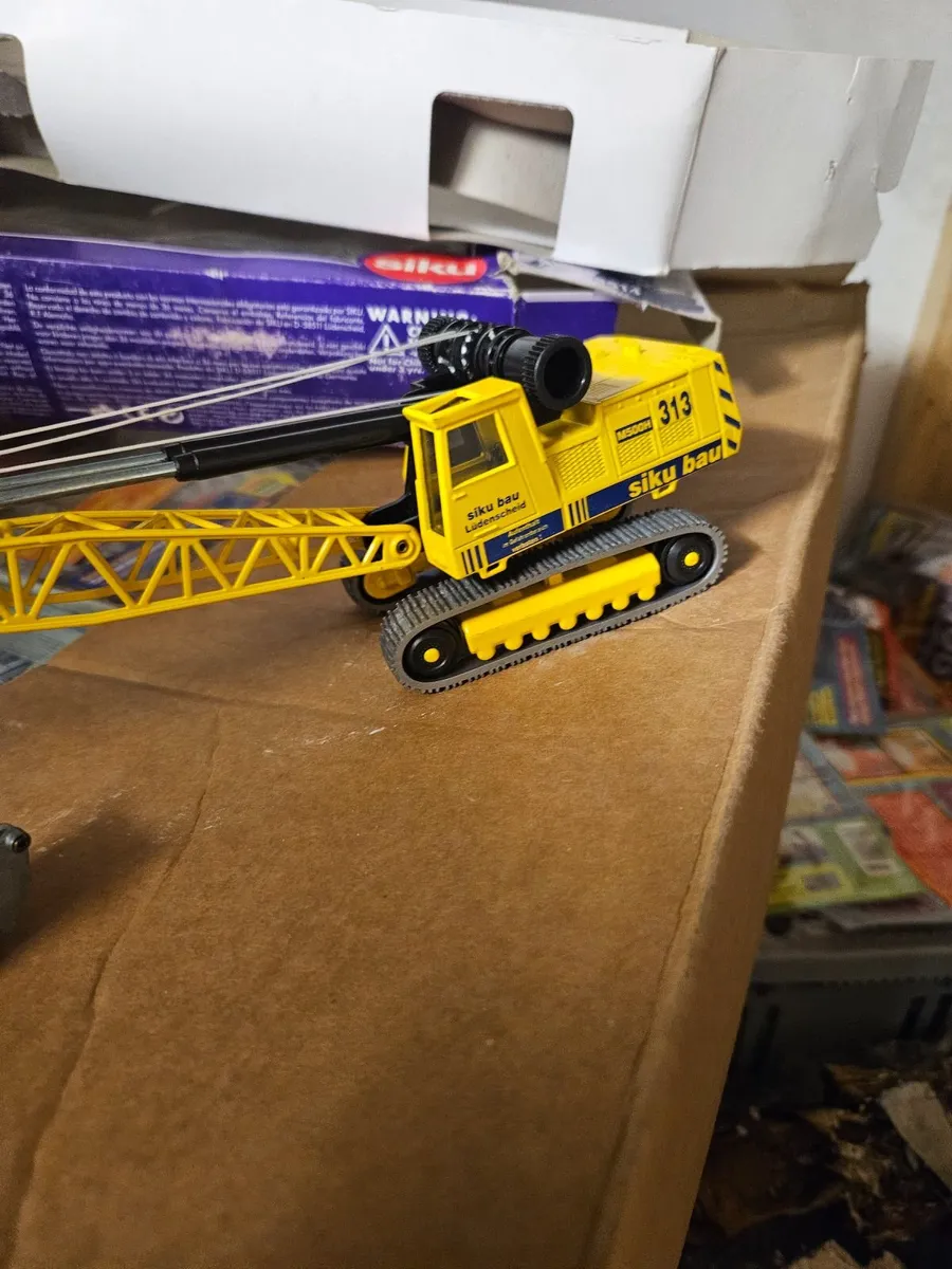 Corgi Siku Crawler Crane - Image 1