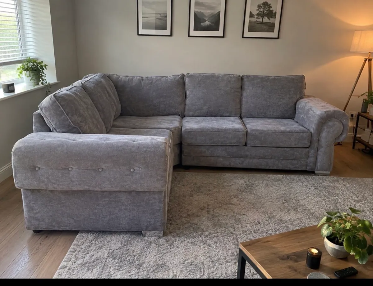 Verona corner sofa with footstool