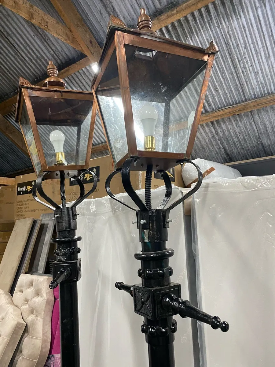 Pair of victorian entrance lamps Copper top - Image 3