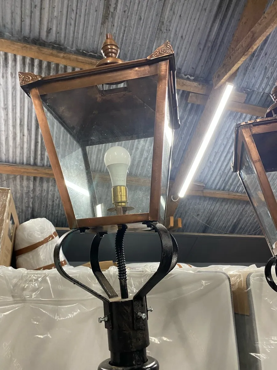 Pair of victorian entrance lamps Copper top - Image 1