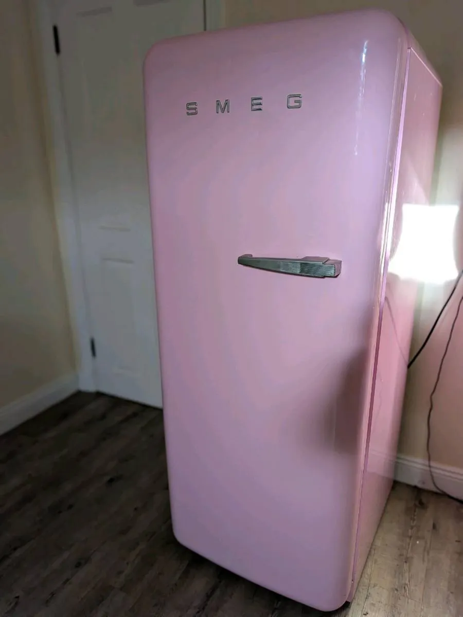 Smeg FAB28 pink retro fridge - needs repair - Image 1
