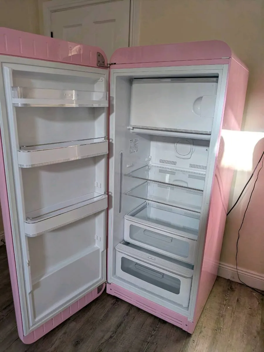 Smeg FAB28 pink retro fridge - needs repair - Image 2