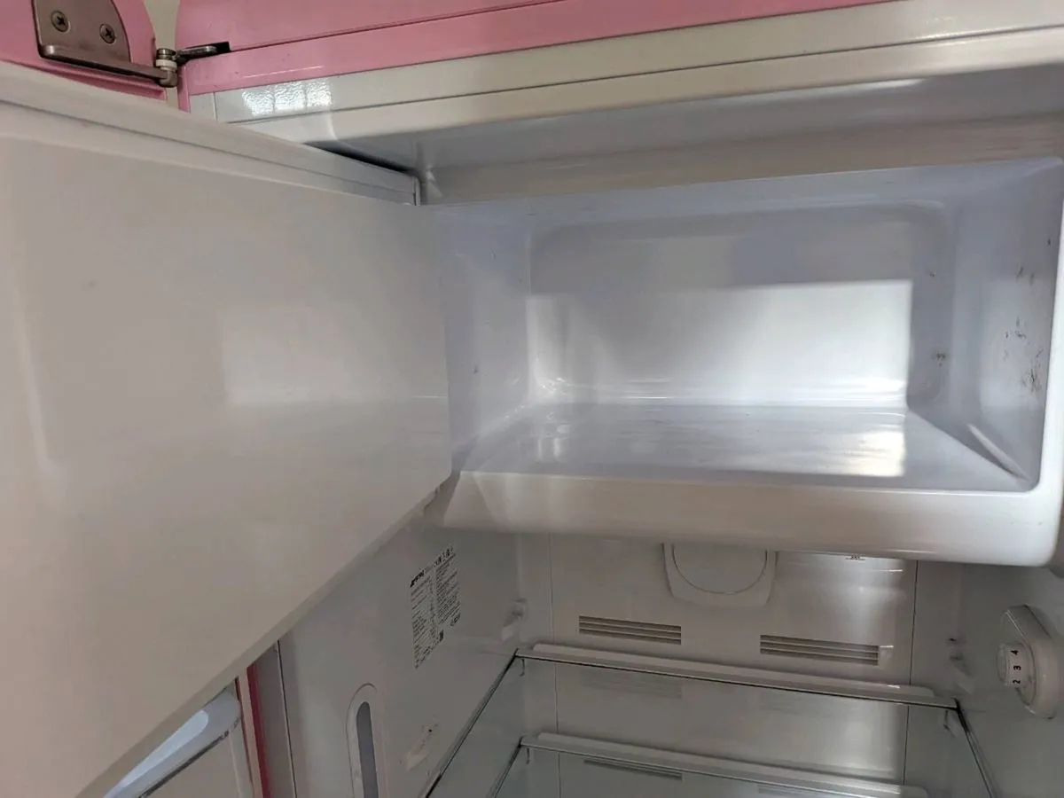 Smeg FAB28 pink retro fridge - needs repair - Image 3