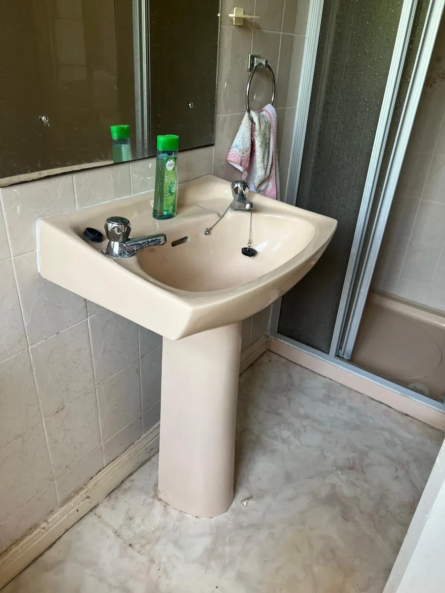 Sink,toilet and shower set - Image 1