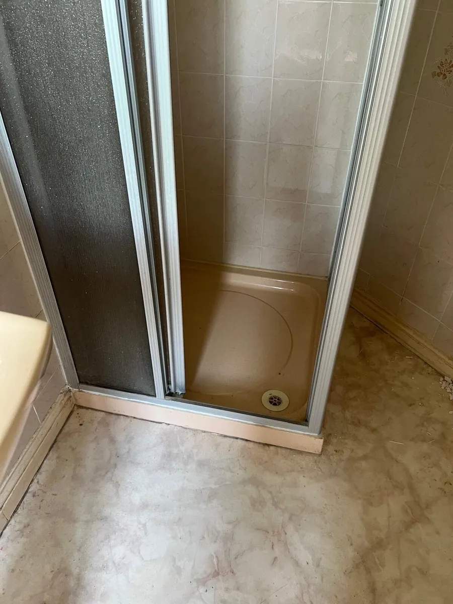 Sink,toilet and shower set - Image 2