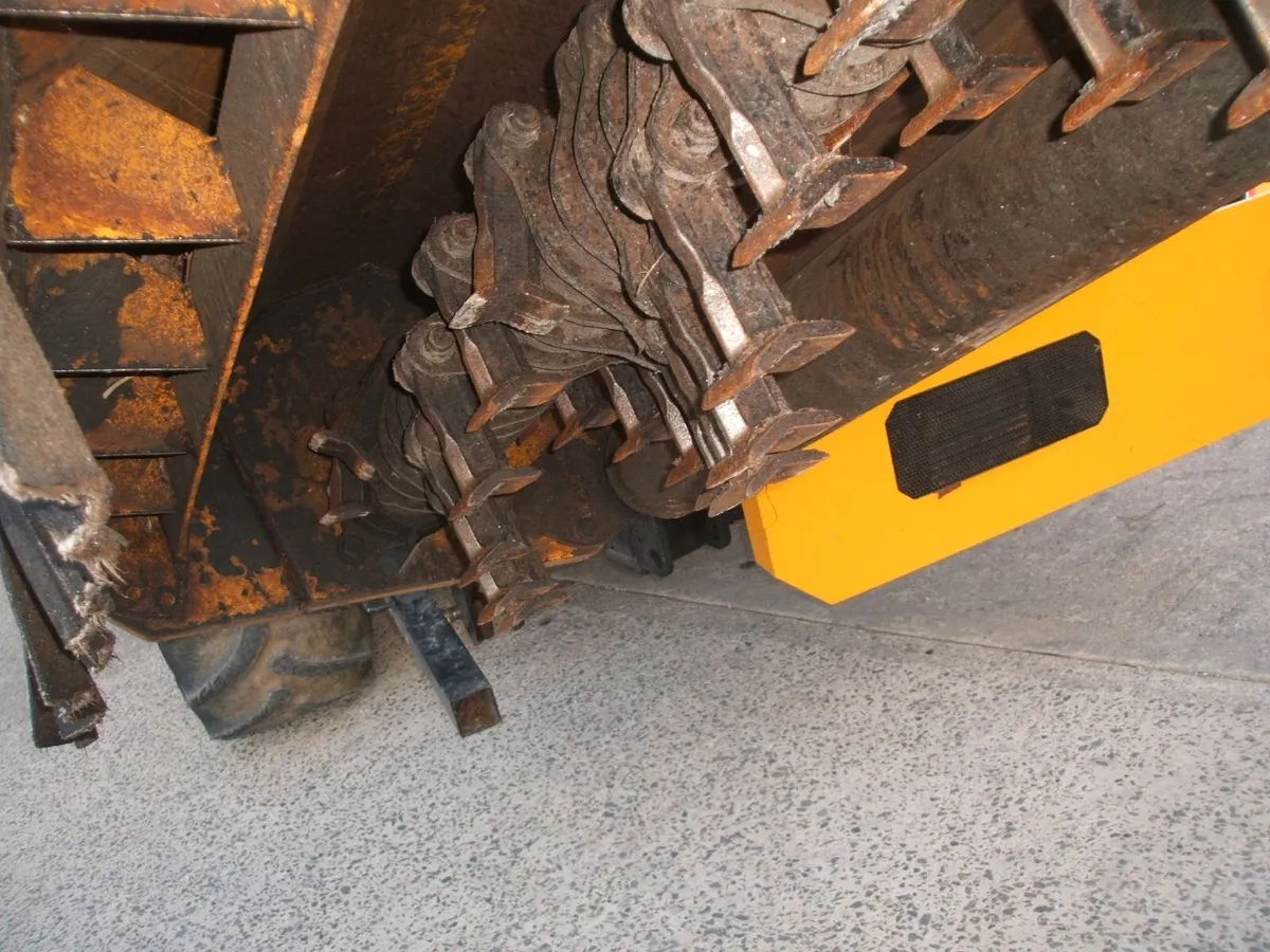 2021 McConnel 5555/60 hp hedge cutter - Image 3