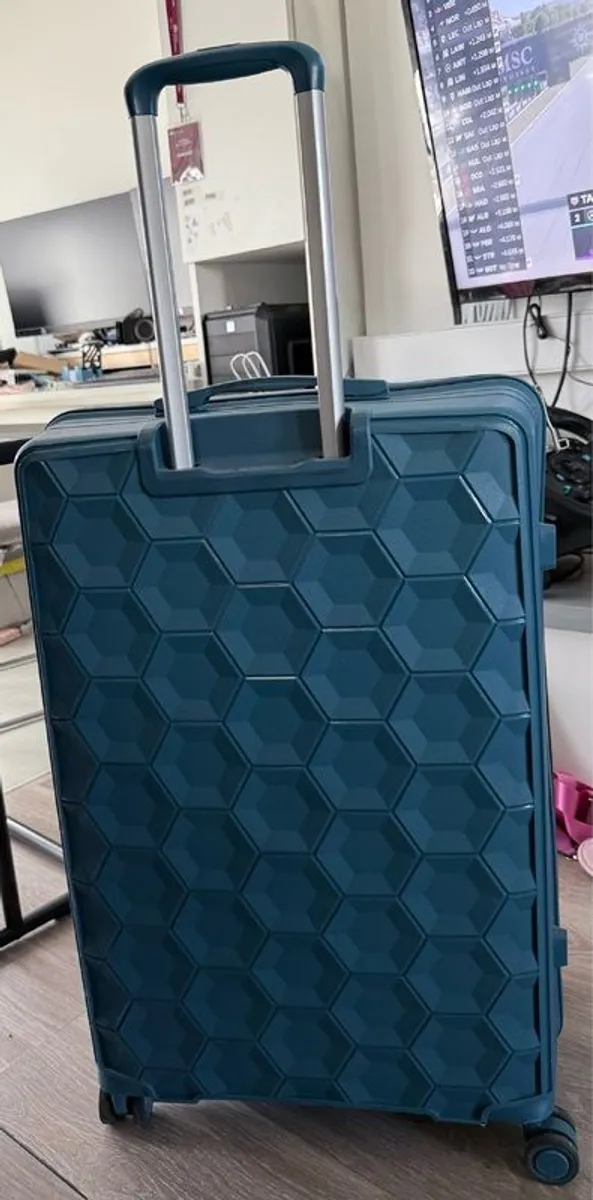 Large suitcase L size Princess Traveller - Image 2