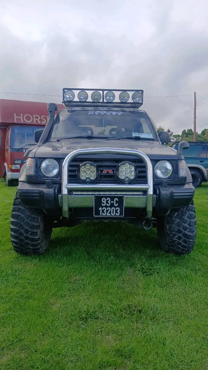 1993 mitsubihi pajero - Image 1
