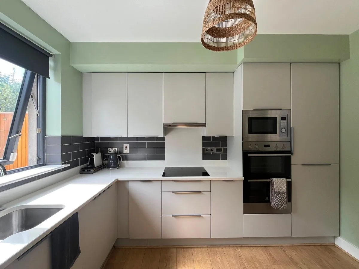 Second hand Kitchen, worktop & appliances - Image 2